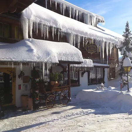 ホテル Alpenrose Mit Gourmet-restaurant Azalee 4*